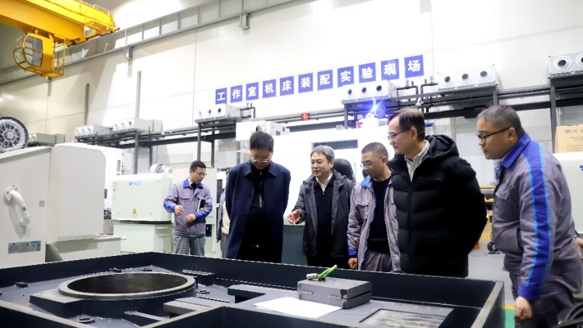 “重庆智能制造装备技术路径与发展战略研究”项目组前往星空手机官网入口-星空(中国)集团调研